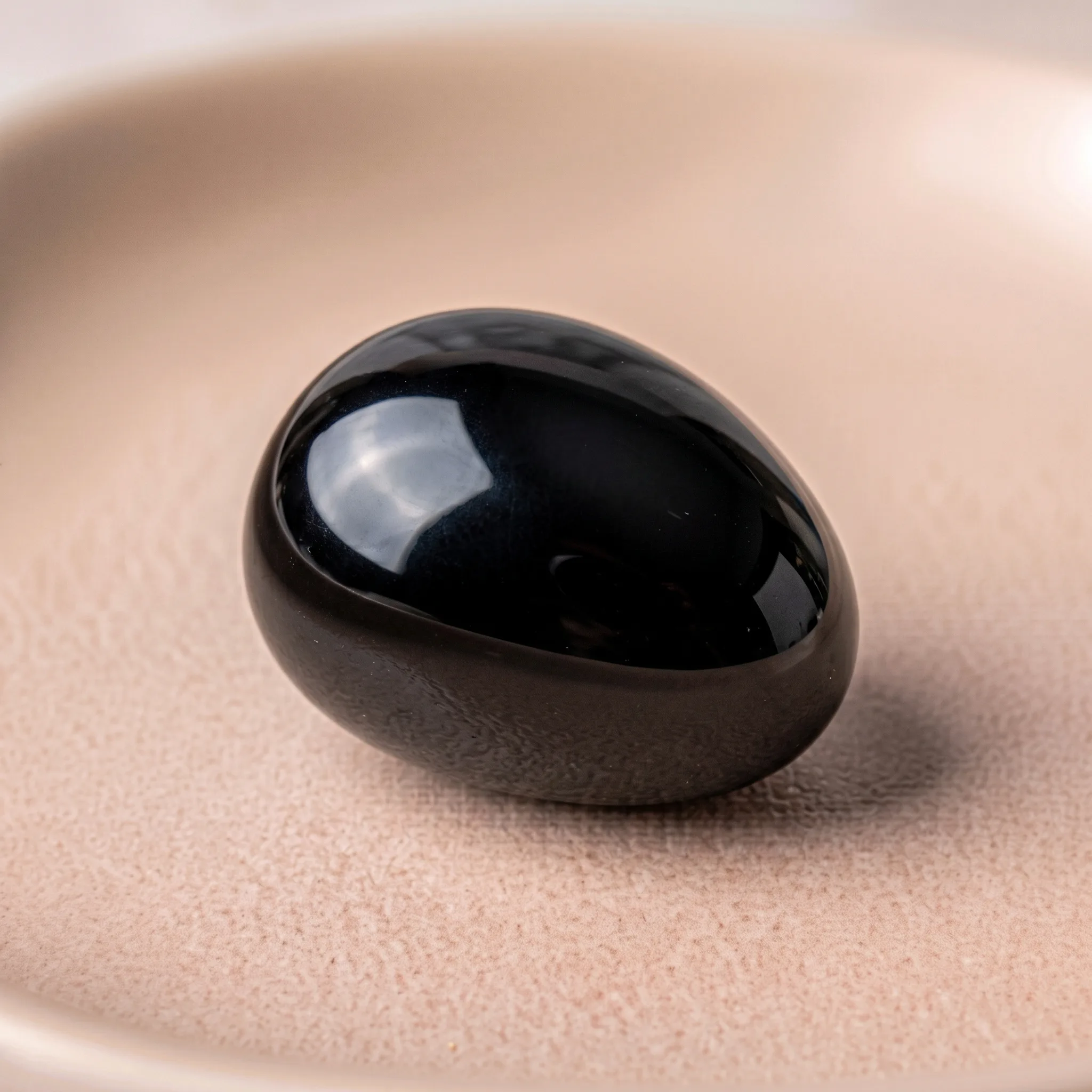 Onyx noir poli à la surface brillante